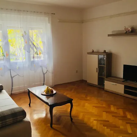 Apartment Stipe Split