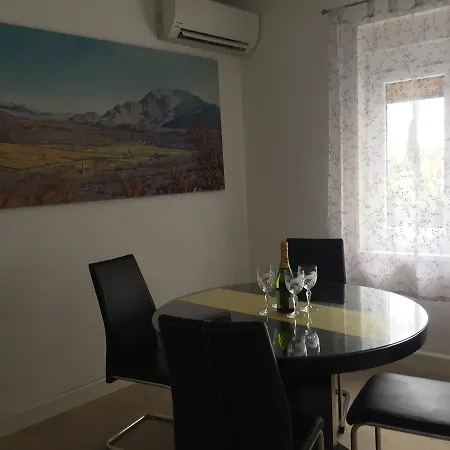 Apartment Stipe